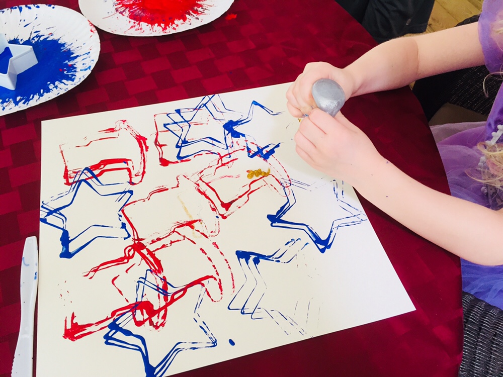 Patriotic Cookie Cutter Painting is an easy and fun preschool activity!
