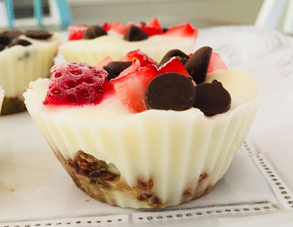 Frozen Yogurt Granola Cups