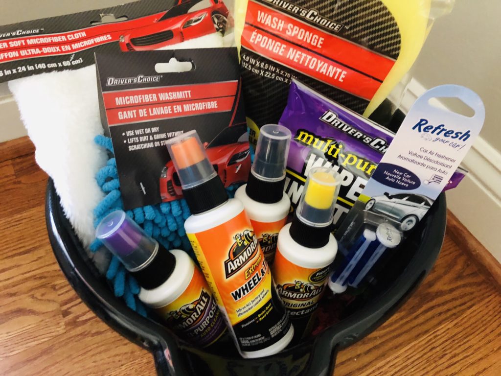 The Dollar Tree Car Wash Gift Basket is simple and only $10 to make. Give it to the men in your life with cash or a gas card. The perfect gift for men and teenage boys.