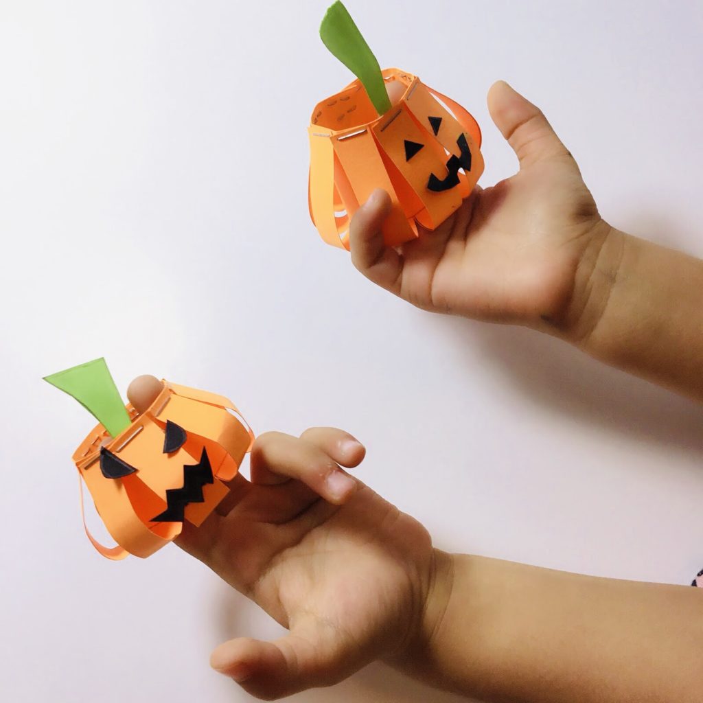 jack-o-lantern paper pumpkins