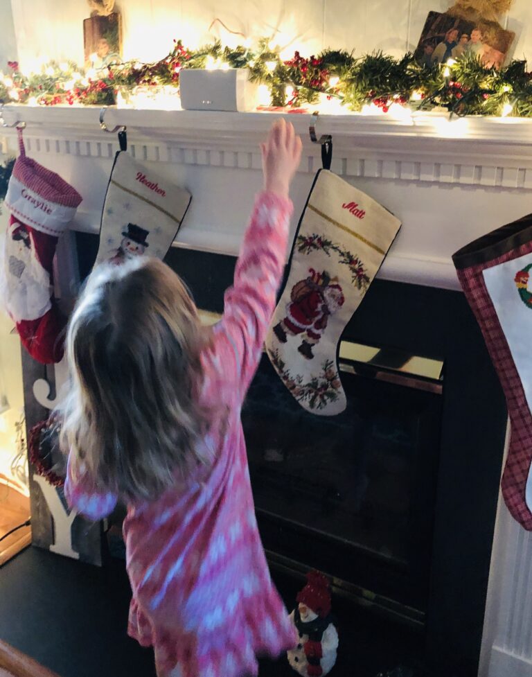 Elf on the Shelf Candy Cane Hunt Glitter On A Dime