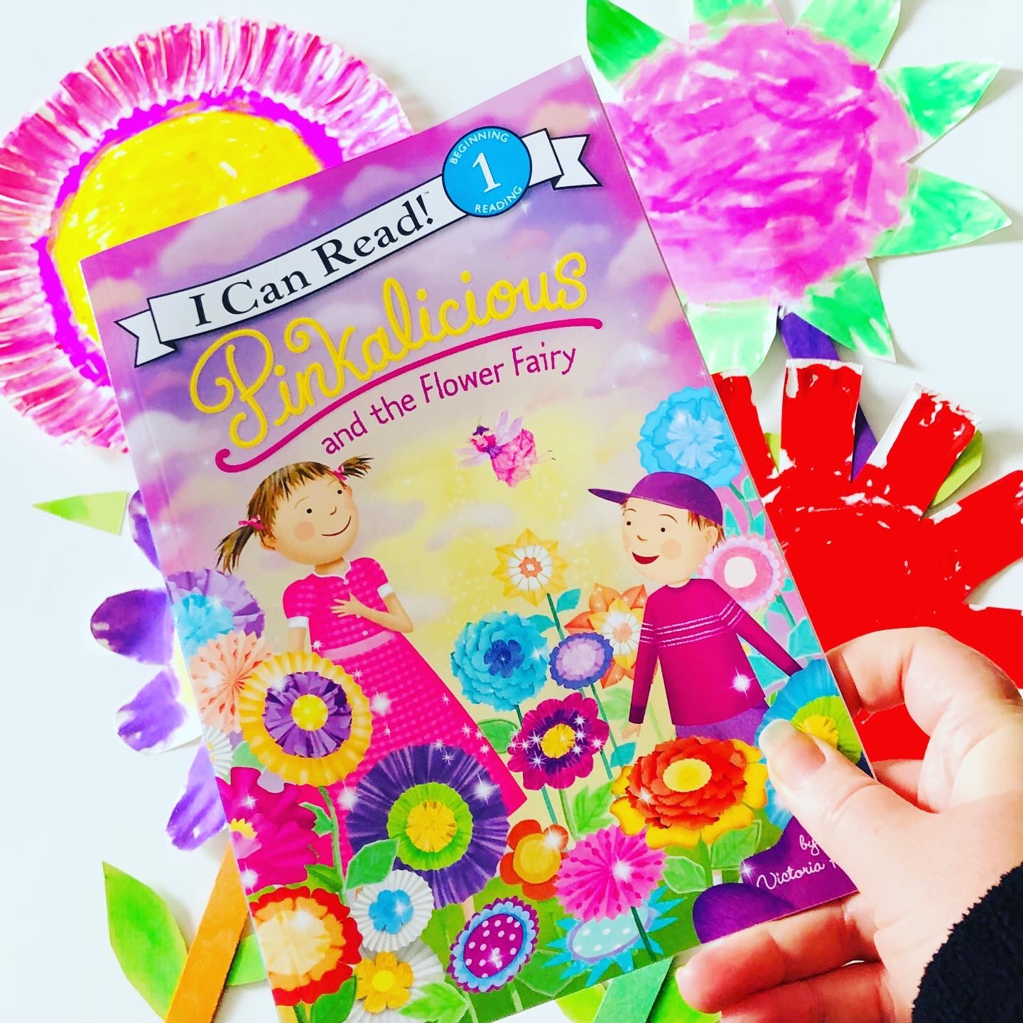 Paper Plate Flowers {Pinkalicious Inspired Book Craft} - Glitter On A Dime