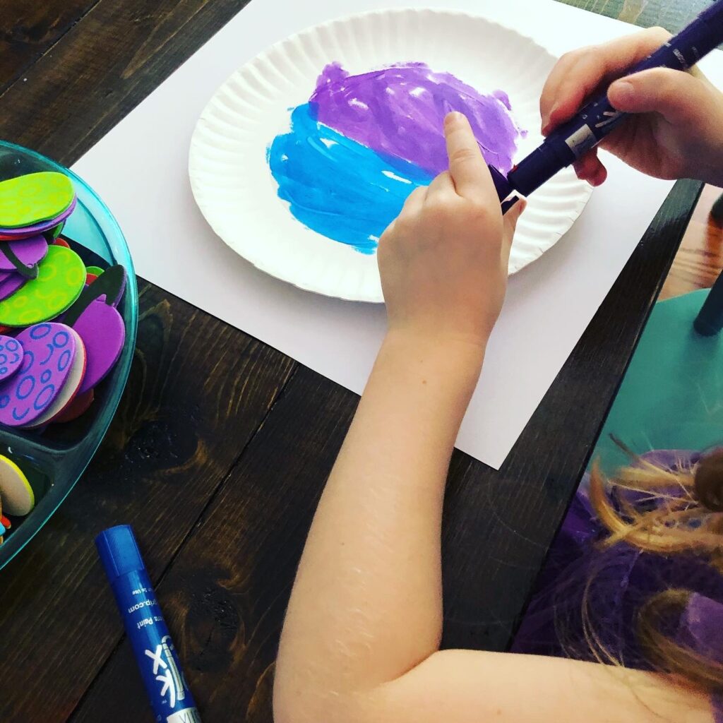 Space themed paper plate craft for kids using kwik stix