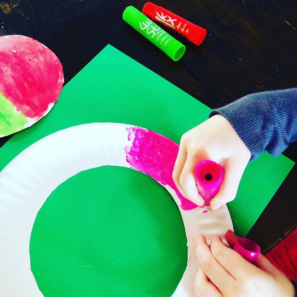 Making a gingerbread paper plate wreath