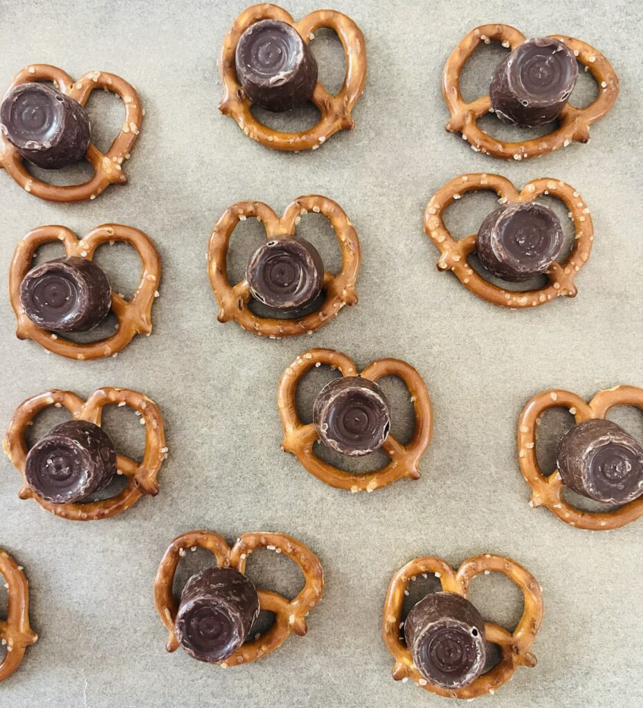 How to Make Easter Bunny Pretzel Treats